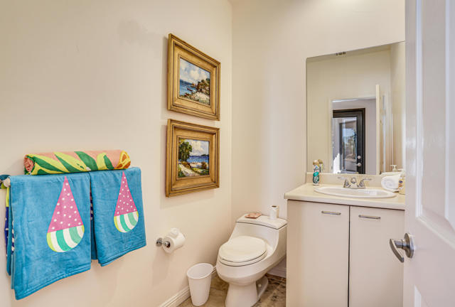Powder Room 2/Pool Bath