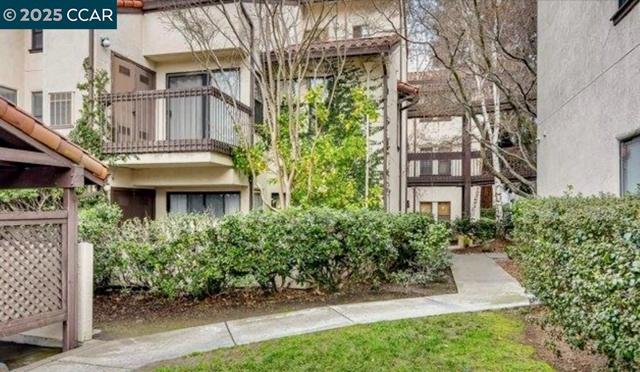 320 N Villa Way, Walnut Creek CA: https://media.crmls.org/mediaz/e7d7ad7b-543a-4f72-8920-1f506c9c8e1e.jpg
