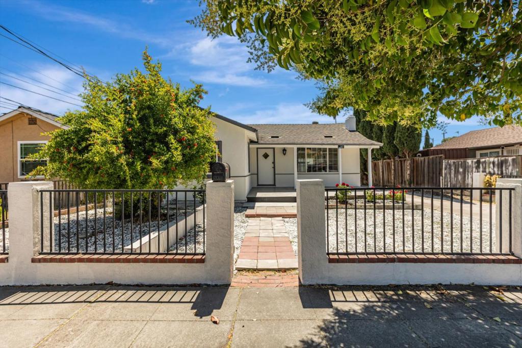 125 Magellan Avenue