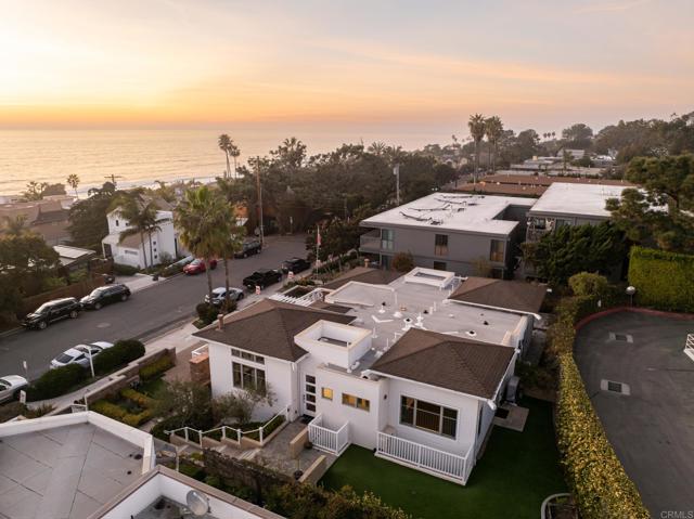 Detail Gallery Image 4 of 36 For 611 Stratford Ct, Del Mar,  CA 92014 - 2 Beds | 3/1 Baths