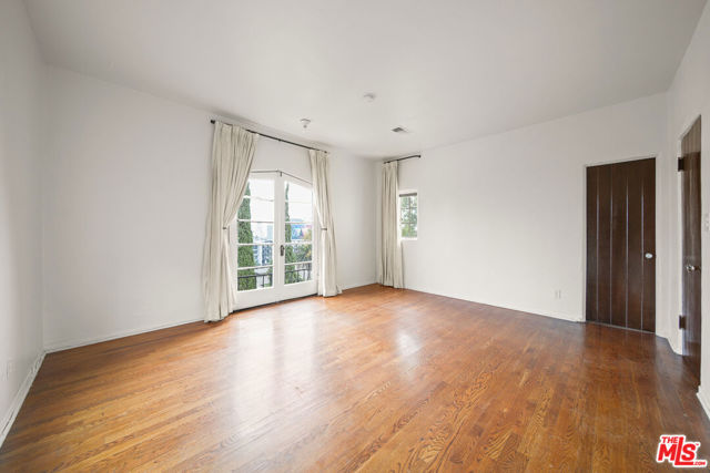 6686 Emmet Terrace, Los Angeles CA: https://media.crmls.org/mediaz/e7d850cd-2d1c-4c2a-8574-0ac1bbcdda75.jpg