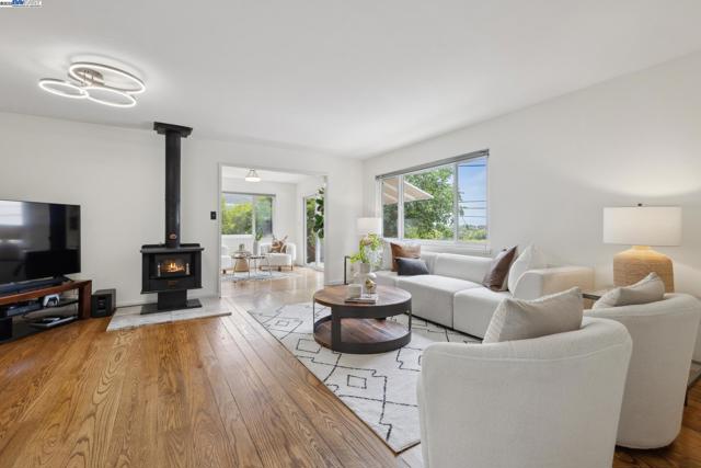 30113 Treeview St, Hayward CA: https://media.crmls.org/mediaz/e7d85395-503b-4b10-a8e6-227ec7e22545.jpg