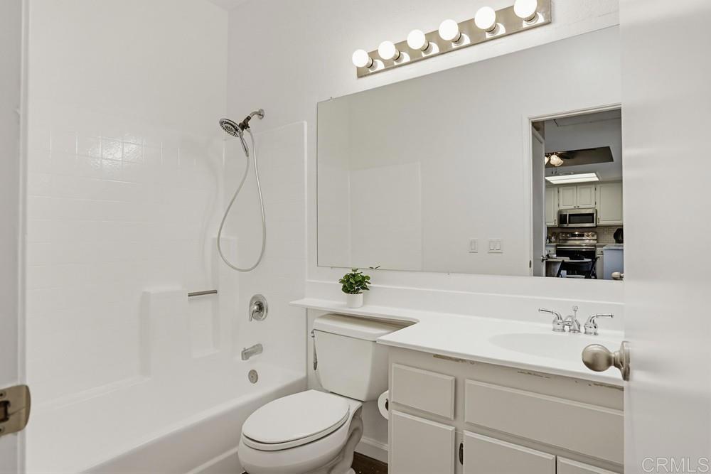 2050 Camino De La Reina - photo 18