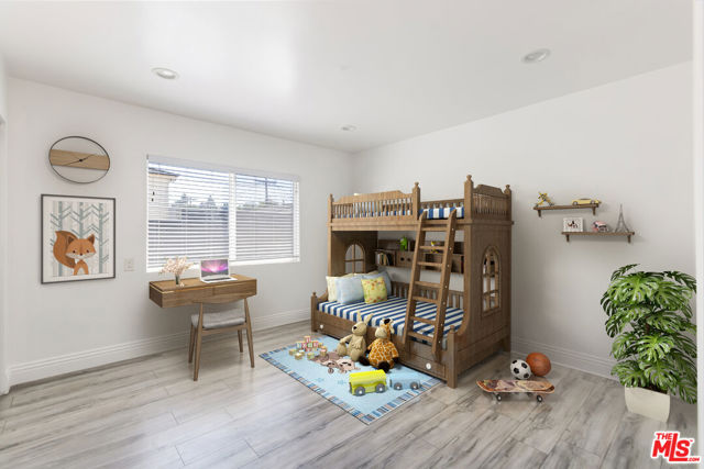 3921 S Victoria Avenue, Los Angeles CA: https://media.crmls.org/mediaz/e7d880d6-2666-454b-b54c-628c37f05320.jpg