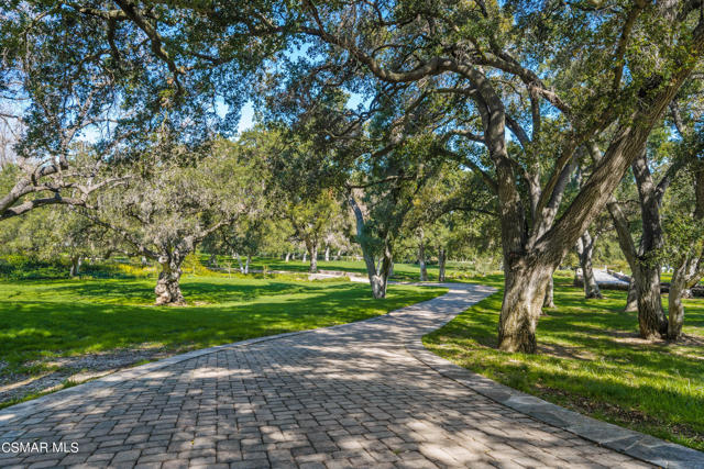 1464 Hidden Valley Road, Thousand Oaks CA: https://media.crmls.org/mediaz/e7d88237-3145-467d-b29e-f7dbeacfb5e1.jpg