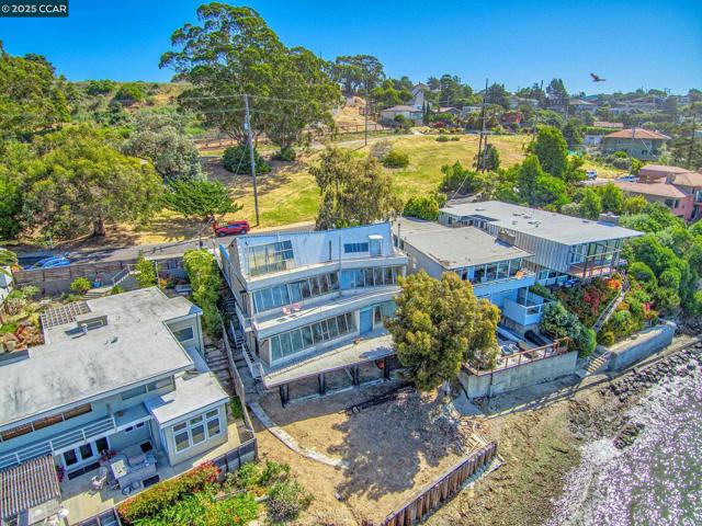841 Ocean Ave, Richmond CA: https://media.crmls.org/mediaz/e7d8f1a3-3011-49d6-bbf2-96467bd08335.jpg