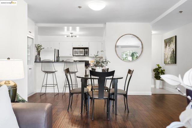 5405 Carlton St, Oakland CA: https://media.crmls.org/mediaz/e7d91107-ff18-4c9b-a847-ffae3b071896.jpg