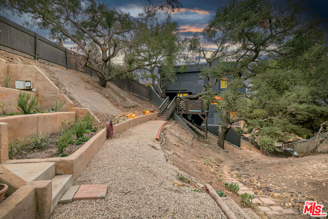 4102 Cachalote Street, Woodland Hills CA: https://media.crmls.org/mediaz/e7d9717a-d23f-4776-a77e-c1d0018f1fa8.jpg
