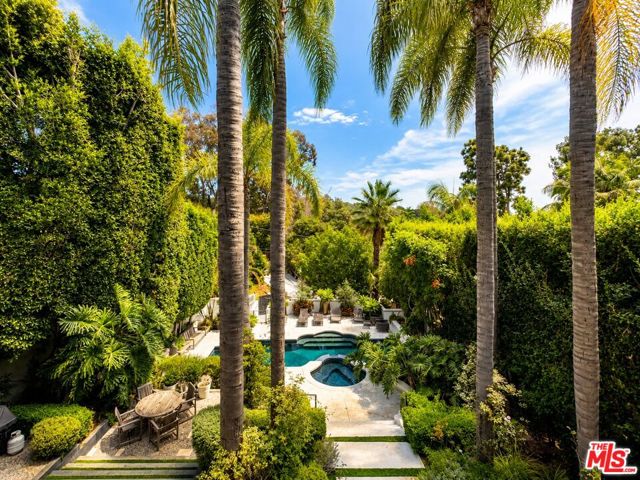 8 Oakmont Drive, Los Angeles CA: https://media.crmls.org/mediaz/e7d9ad84-63f9-403a-a017-821cc28eb39e.jpg