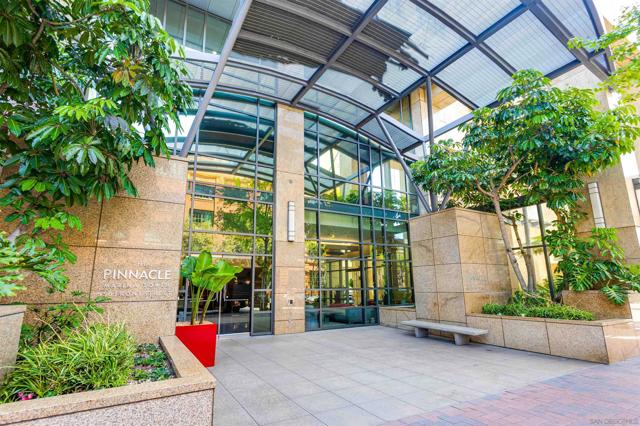 550 Front St, San Diego CA: https://media.crmls.org/mediaz/e7d9e991-8b62-436e-a677-64ec94962213.jpg