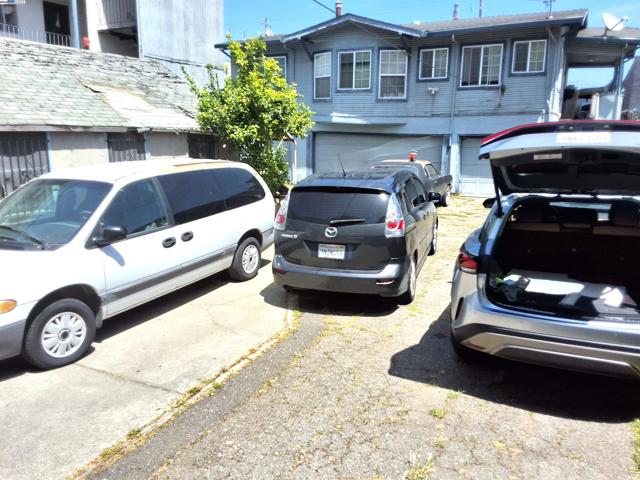 3020 E 19th st, Oakland CA: https://media.crmls.org/mediaz/e7da030f-e7e3-4e7c-aaa7-6354bb07ed13.jpg
