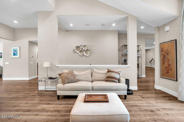 4953 Kilburn Court, Oak Park CA: https://media.crmls.org/mediaz/e7da4978-c318-4604-a355-f46aabcdfc0d.jpg