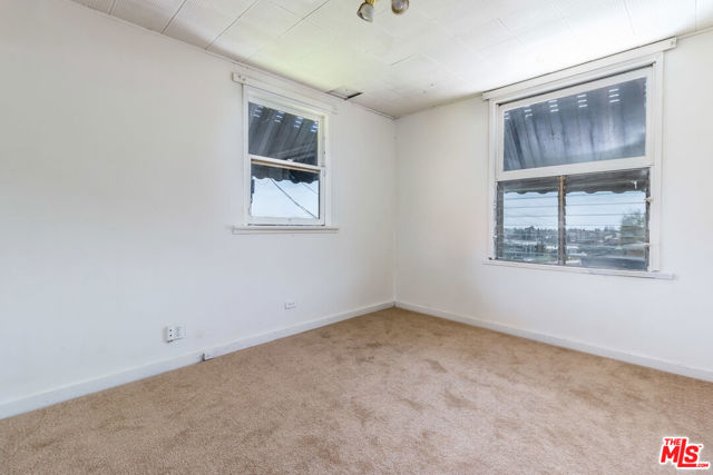 2115 CHARLOTTE Street, Los Angeles CA: https://media.crmls.org/mediaz/e7dadab0-3604-41a1-9263-821ea11918fa.jpg