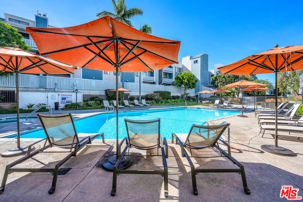8162 Manitoba Street #202