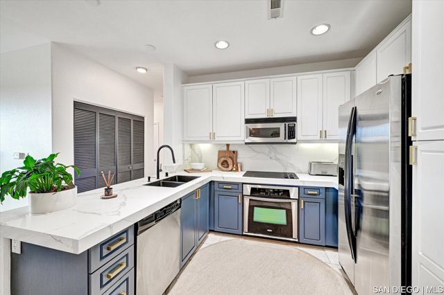 3877 Pell PL, San Diego CA: https://media.crmls.org/mediaz/e7dbb0bc-3edb-46a3-af65-732ea2ab9e35.jpg