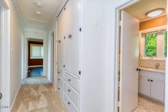 1372 Inverness Drive, Pasadena CA: https://media.crmls.org/mediaz/e7dc10ca-88bc-4789-954d-ea69d437a4ff.jpg