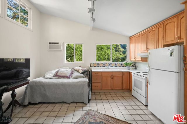 860 Old Topanga Canyon Road, Topanga CA: https://media.crmls.org/mediaz/e7dc267a-8773-44b8-80c3-bd0bff734db7.jpg