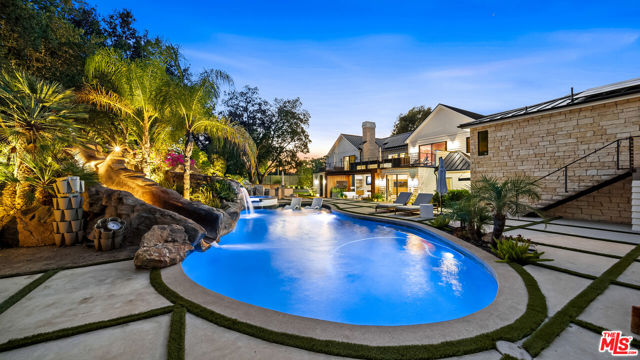 18762 Wells Drive, Tarzana CA: https://media.crmls.org/mediaz/e7dc54e3-b95e-4be4-8a2e-d9765e1a7c86.jpg