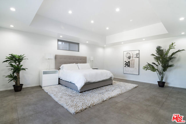 3585 Alana Drive, Sherman Oaks CA: https://media.crmls.org/mediaz/e7dcc110-8a06-49a7-93af-b2e287011b92.jpg