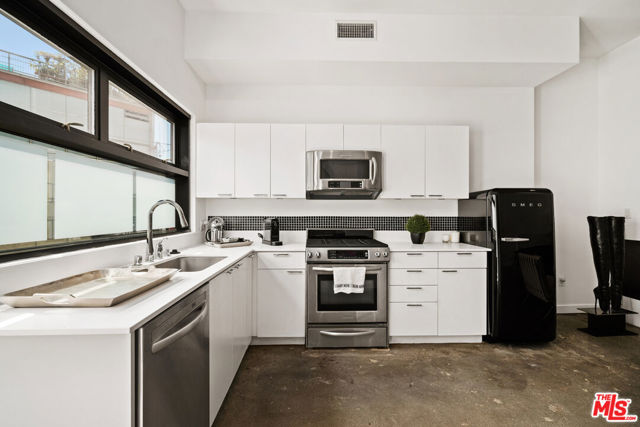 815 Hampton Drive, 6 photo 8