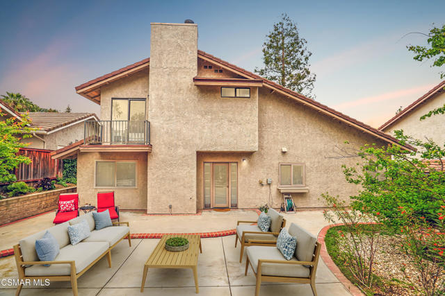 48 Herringbone Court, Newbury Park CA: https://media.crmls.org/mediaz/e7dde1f4-9a36-4700-9666-8168db91c1d5.jpg