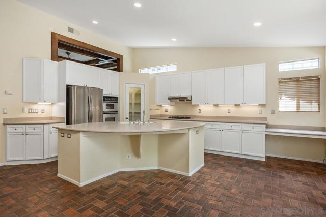 1915 Andrews Ct, Oceanside CA: https://media.crmls.org/mediaz/e7de449a-db02-412e-bc63-d859a0cbd922.jpg
