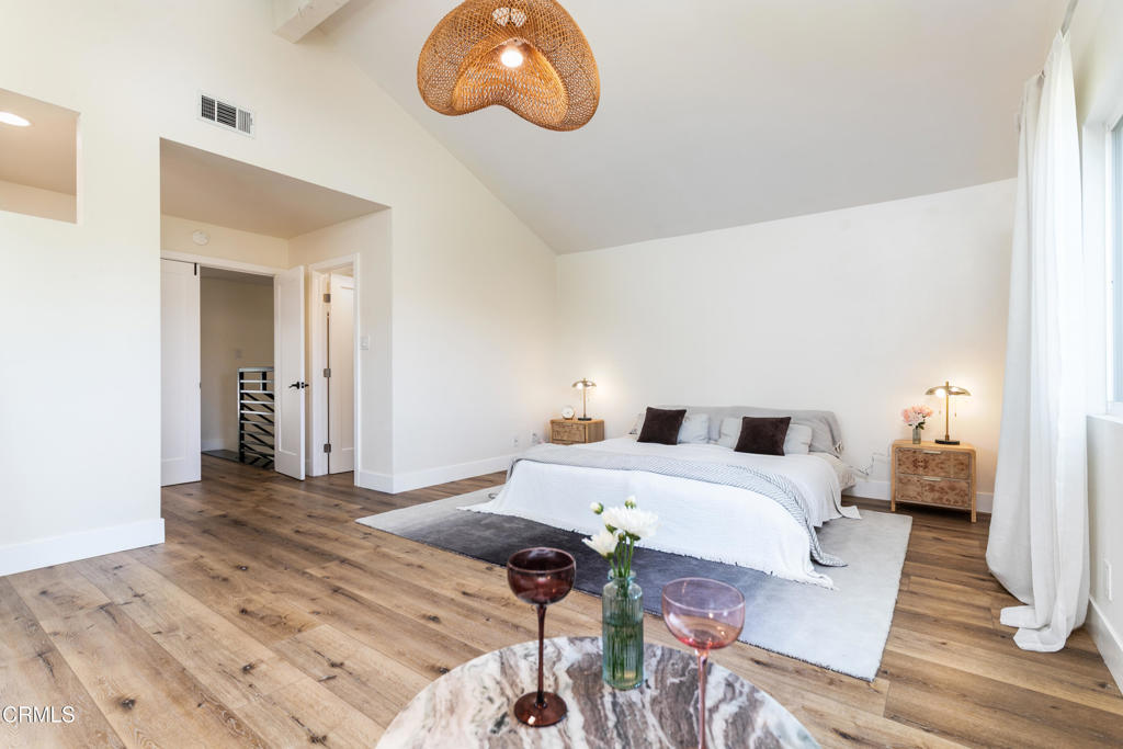 https://media.crmls.org/mediaz/e7de5767-d8af-406f-a702-7d34a0fdd1fa.jpg?preset=X-Large