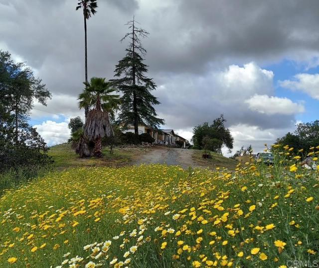 1320 RICHLAND RD, San Marcos CA: https://media.crmls.org/mediaz/e7deb71f-b295-4204-8008-9f3e3fbf2424.jpg