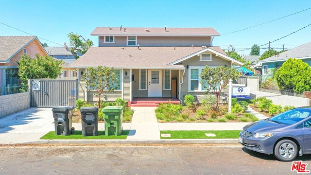 1237 W 25th Street, Los Angeles CA: https://media.crmls.org/mediaz/e7debc9b-5834-4409-8467-2740a905873d.jpg