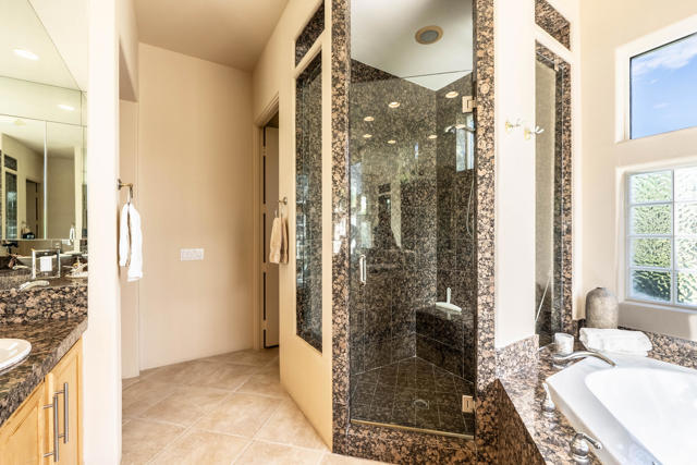 12 Via Elegante, Rancho Mirage CA: https://media.crmls.org/mediaz/e7ded1df-4ce1-418f-87ff-6bfa1ff9f704.jpg