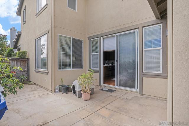 1670 Grasshopper Ln, Chula Vista CA: https://media.crmls.org/mediaz/e7dedbc5-e74a-4b4d-b564-2b65d491ce37.jpg