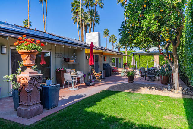 444 N Burton Way, Palm Springs CA: https://media.crmls.org/mediaz/e7df2f99-acb1-459c-8bec-0695dcf733a4.jpg