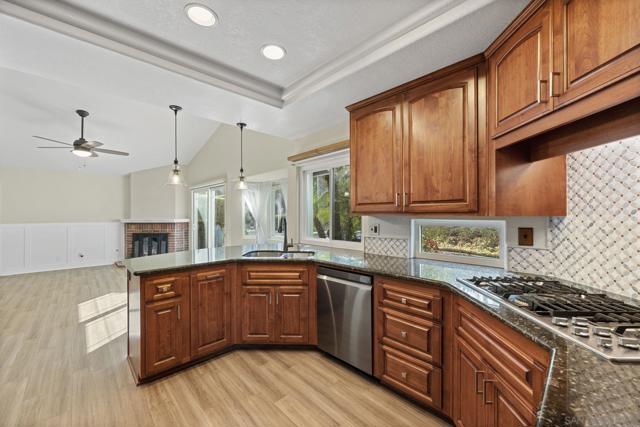 2241 Willowbrook St, Escondido CA: https://media.crmls.org/mediaz/e7df35f1-0823-45fd-a472-906267be0f67.jpg