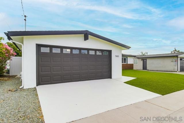 5165 WINTHROP ST, San Diego CA: https://media.crmls.org/mediaz/e7df4582-17f3-476d-abc4-b23cc5689030.jpg