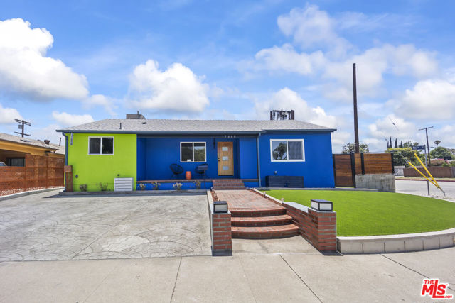 17660 Martha Street, Encino CA: https://media.crmls.org/mediaz/e7dfd7f2-3ef6-4796-843f-236093a0c7b8.jpg