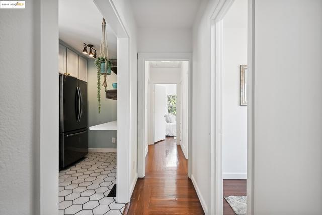 3316 Coolidge Ave, Oakland CA: https://media.crmls.org/mediaz/e7e05337-bc43-4cae-ad6c-934c46da8eb0.jpg