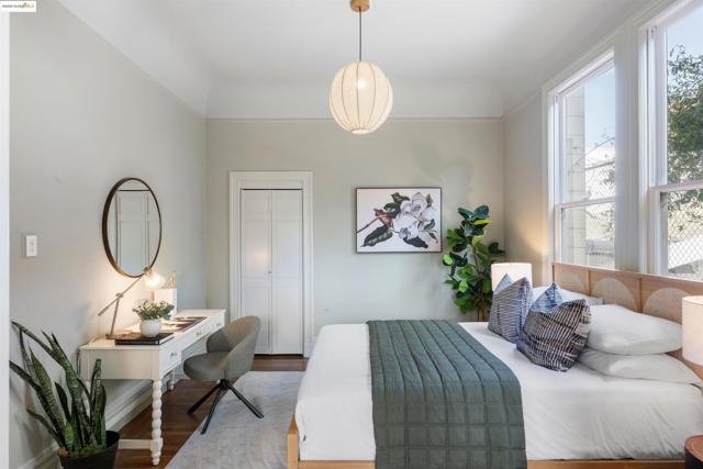1402 15th St, San Francisco CA: https://media.crmls.org/mediaz/e7e0ba0a-82d2-4eaf-ac35-b1d004693073.jpg