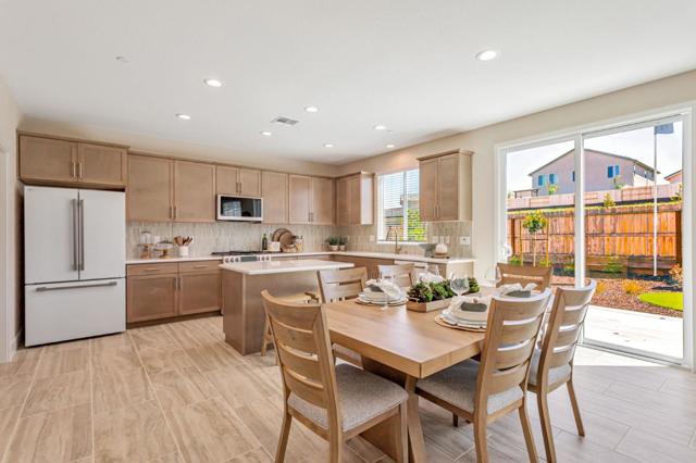 1143 Coyote Peak Way, Hollister CA: https://media.crmls.org/mediaz/e7e0f88e-10f6-4649-b5e4-09a86c285e55.jpg
