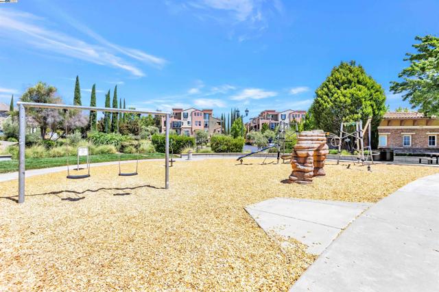 3493 Capoterra Way, Dublin CA: https://media.crmls.org/mediaz/e7e18afa-9a0d-4286-b48e-c899f0778e7d.jpg