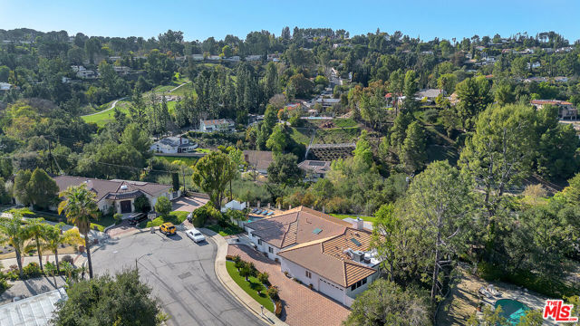 4311 Coquette Place, Tarzana CA: https://media.crmls.org/mediaz/e7e1d3ca-350c-4b8f-8eb3-0370b494824e.jpg