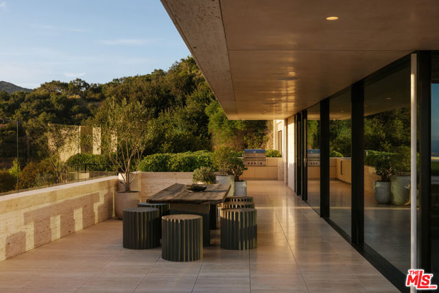 Drew Fenton | 684 Firth Avenue Los Angeles CA | MLS: 7726795