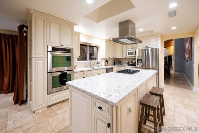 28382 Beija Flor, Valley Center CA: https://media.crmls.org/mediaz/e7e1fc76-281a-4182-9ecd-b02f20a5ebcf.jpg