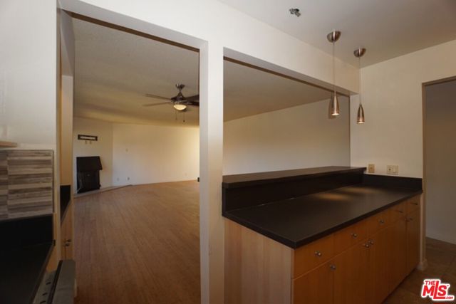 1033 6TH Street, Santa Monica CA: https://media.crmls.org/mediaz/e7e20990-66e5-45c2-9991-e085868499b2.jpg