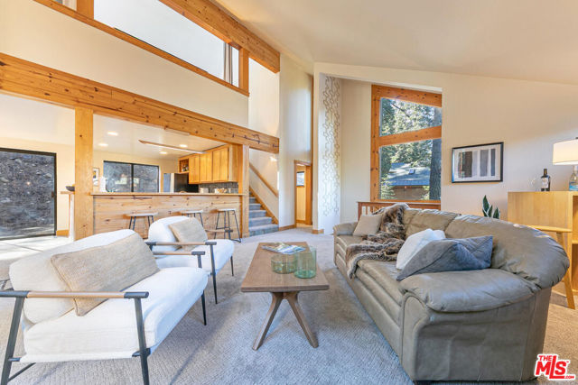 11504 Skislope Way, Truckee CA: https://media.crmls.org/mediaz/e7e21218-6176-4e5a-898d-829472dcfb87.jpg