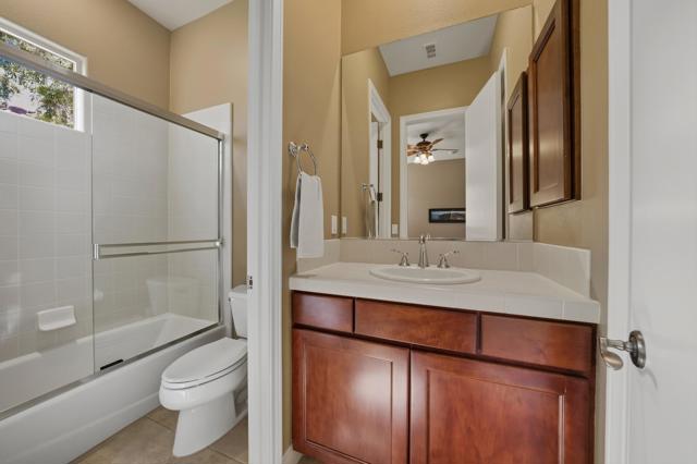 51686 Via Sorrento, La Quinta CA: https://media.crmls.org/mediaz/e7e212c3-0432-4794-9fa2-2803a11f3e29.jpg