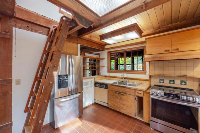 1009 Miramontes Street, Half Moon Bay CA: https://media.crmls.org/mediaz/e7e249ce-29b3-40f5-ad35-8d7b06b5a1ae.jpg