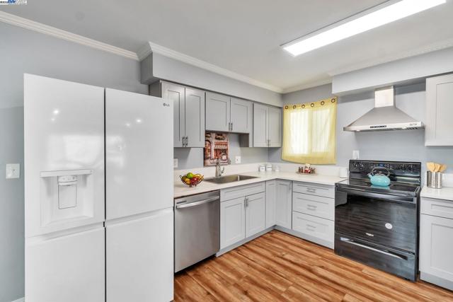 6013 Green Glen Way, Sacramento CA: https://media.crmls.org/mediaz/e7e25766-d18d-48cf-8fa4-ef3923bde0de.jpg