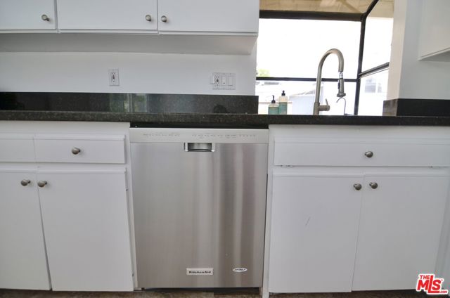 9342 Debra Avenue, North Hills CA: https://media.crmls.org/mediaz/e7e2a417-1614-4d16-afb8-f160e436ddb8.jpg