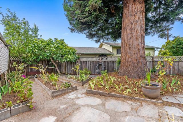 150 Sir Francis Court, Capitola CA: https://media.crmls.org/mediaz/e7e30f74-2768-49c3-b524-5d704ce55e76.jpg