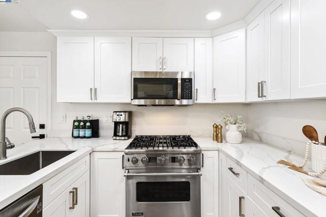 1001 Crellin Rd, Pleasanton CA: https://media.crmls.org/mediaz/e7e32856-90b8-4b4b-856d-26132963836e.jpg